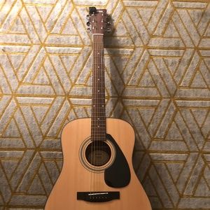 Yamaha f325d acoustic guitar w/ case